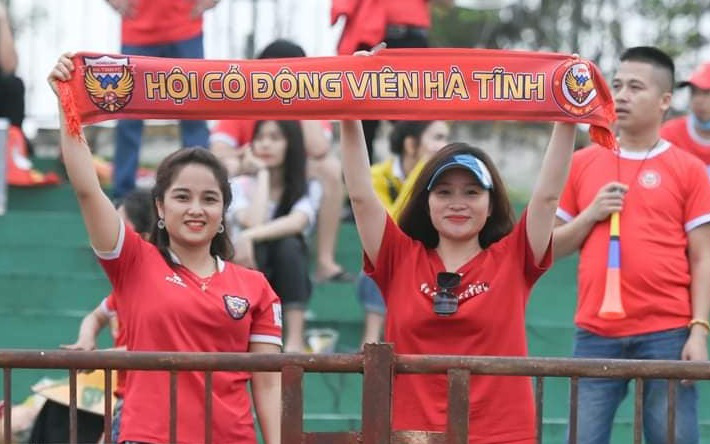 Hồng Lĩnh Hà Tĩnh tiếp Nam Định: Hâm nóng cầu trường từng phút trước giờ bóng lăn trên sân không khán giả
