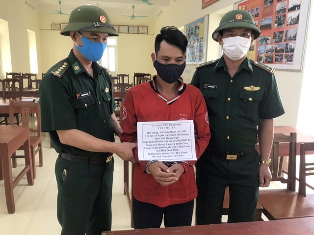 Nam Định: Thuyền viên tàu cá giấu ma túy trong cạp quần