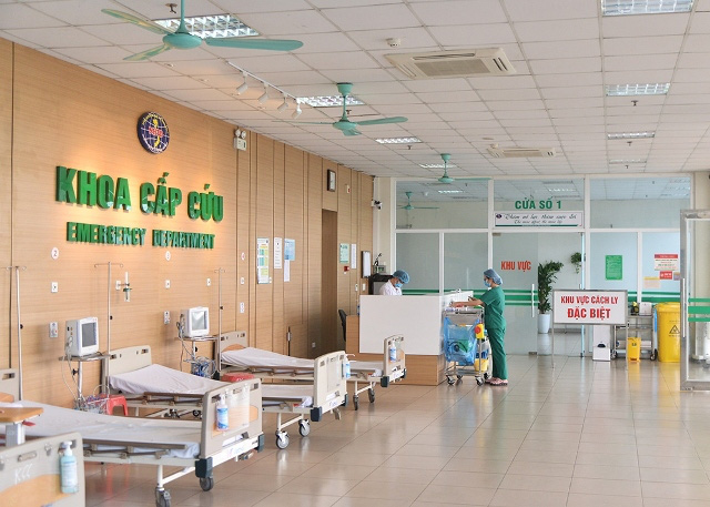 Nóng: Bệnh viện Nhiệt đới Trung ương ngừng tiếp nhận bệnh nhân do có bác sĩ nhiễm Covid-19