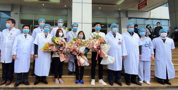 Nam Định: 4 bệnh nhân Covid-19 khỏi bệnh và xuất viện