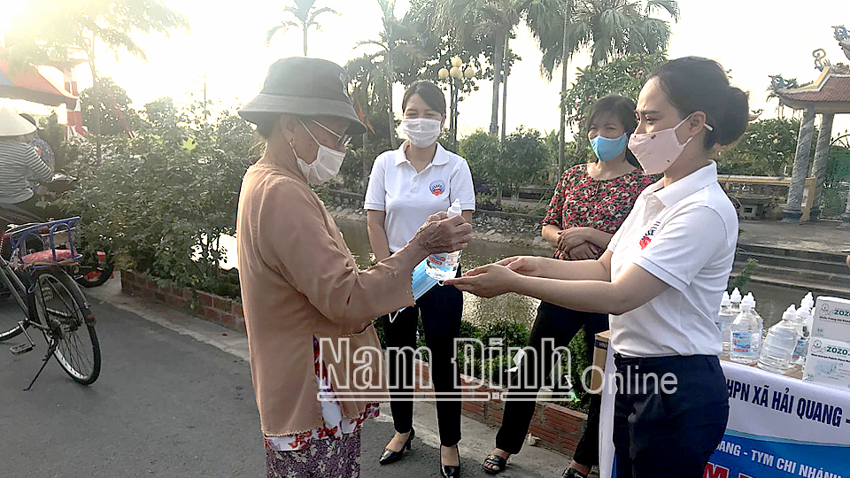 Nam Định: Quỹ TYM, đồng hành cùng phụ nữ nghèo troɴɢ đại dịch COVID-19