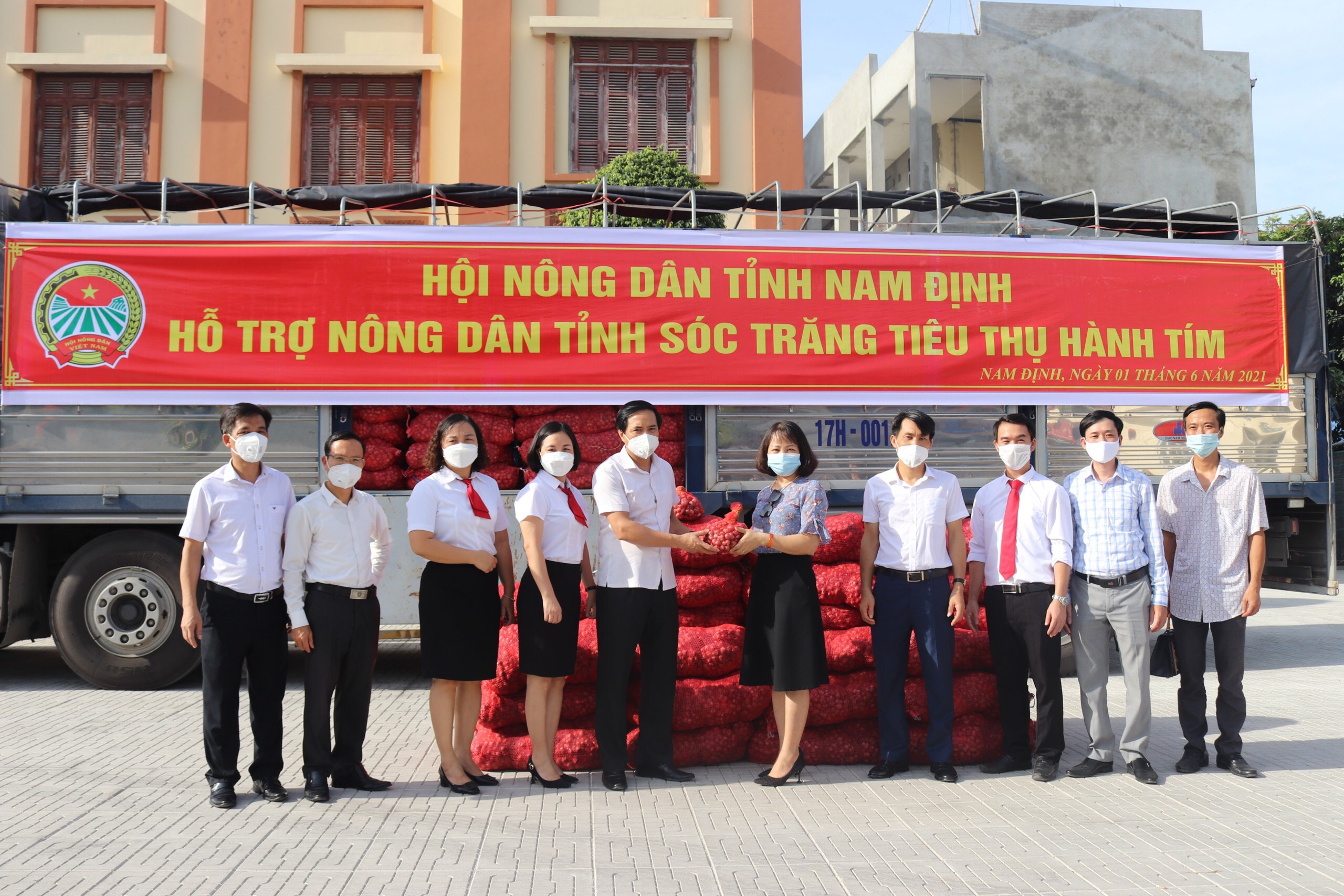Hội Nông dân Nam Định mua ủng hộ 14 tấn hành tím Sóc Trăng rồi bán đi đâu mà hết sạch?