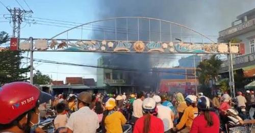 Phú Yên: Thông báo tìm người từng tụ tập xem đám cháy tại cửa hàng điện máy vì liên quan đến Covid-19