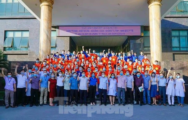 Hàng trăm cán bộ, sinh viên y tế Thái Bình, Nam Định tình nguyện lên Bắc Giang chống dịch