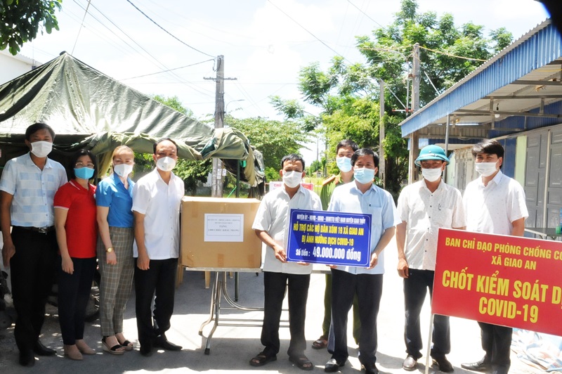 Nam Định : Hỗ trợ các hộ dân khu vực bị phong tỏa xóm 19 xã Giao An.