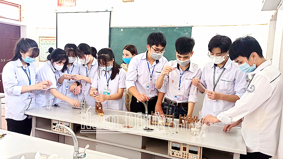 Nam Định : Học và làm theo Bác ở Trường THPT C Hải Hậu