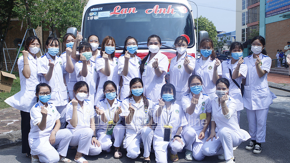 235 cán bộ, sinh viên Trường Đại học Điều Dưỡng Nam Định lên đường tham gia phòng, chốɴɢ dịch COVID-19 tại tỉnh Đồng Nai