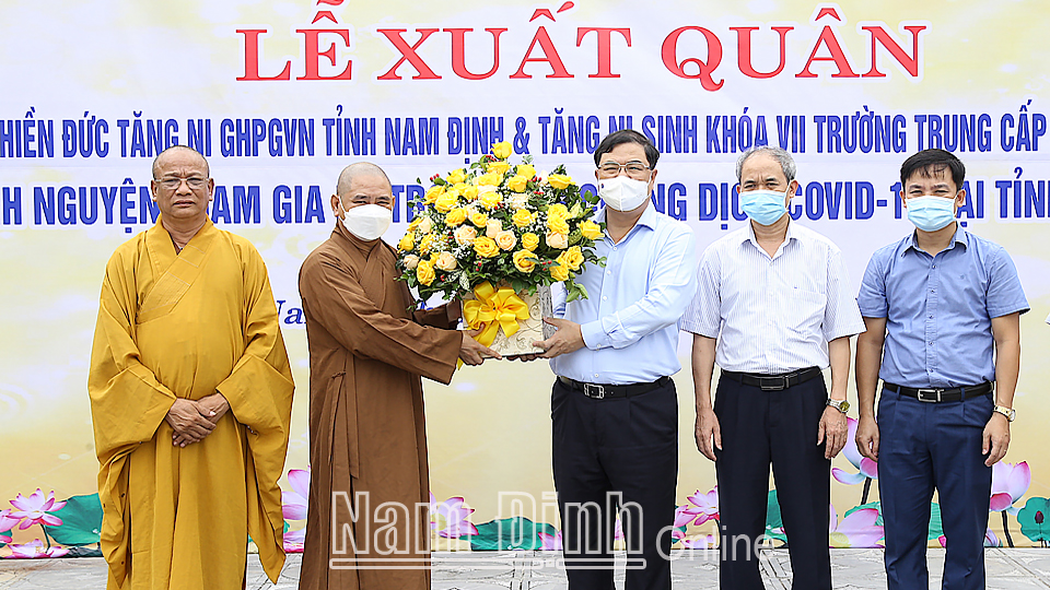 Nam Định: 70 tăng, ni trong tỉnh lên đường tham gia hỗ trợ phòng, chống dịch COVID-19 tại tỉnh Long An