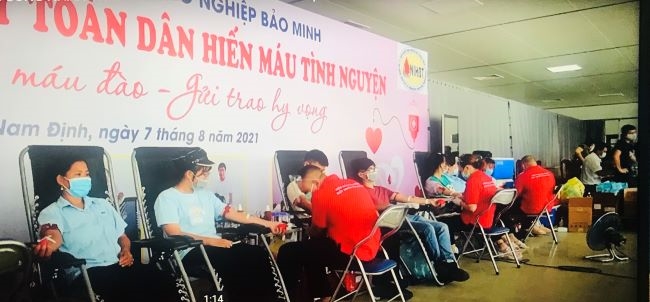 Khu công nghiệp Bảo Minh (Nam Định): Tích cực hiến máu ủng hộ các tỉnh miền Nam