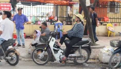 Nhọc nhằn nữ tài xế xe ôm Nam Định