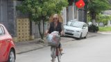 Nam Định: Trải lòng của cụ ông gần 30 năm đạp xe bán báo dạo