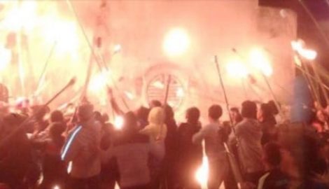 Nam Định: Độc đáo phong tục xin ‘lửa thánh’ đầu năm cầu may