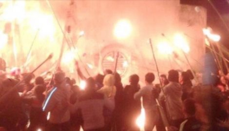 Nam Định: Độc đáo phong tục xin ‘lửa thánh’ đầu năm cầu may