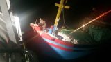Hải Hậu: Vượt sóng dữ, cứu sáu thuyền viên gặp nguy hiểm