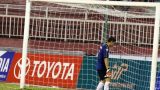 Thủ môn quay lưng khi bắt penalty được VFF giảm án phạt