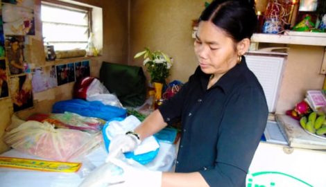 Những con người thầm lặng làm nhiệm vụ nhặt xác thai nhi