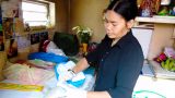 Những con người thầm lặng làm nhiệm vụ nhặt xác thai nhi