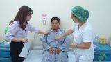 Phẫu thuật miễn phí cho bệnh nhân câm điếc mắc bướu cổ 20 năm