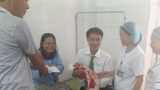 Tài xế đỡ đẻ cho sản phụ trên taxi: ‘Tôi tới xem thì em bé đã lòi nửa người ra ngoài’ Tài xế đỡ đẻ cho sản phụ trên taxi: ‘Tôi tới xem thì em bé đã lòi nửa người ra ngoài’