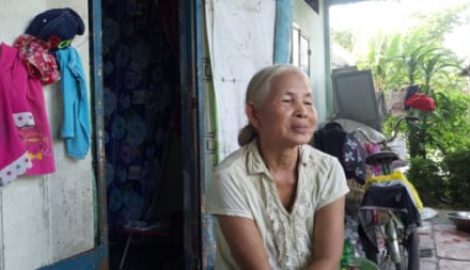 Người mẹ nuôi xích 5 đứa con điên loạn