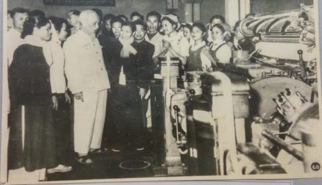 [Ảnh tư liệu]: Chủ tịch Hồ Chí Minh 3 lần về thăm Nhà máy Dệt Nam Định
