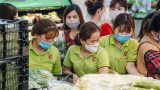 Ảnh: Siêu thị Hà Nội “thần tốc” lấp đầy hàng hóa, không còn cảnh tượng chen lấn mua đồ tích trữ chống dịch COVID-19