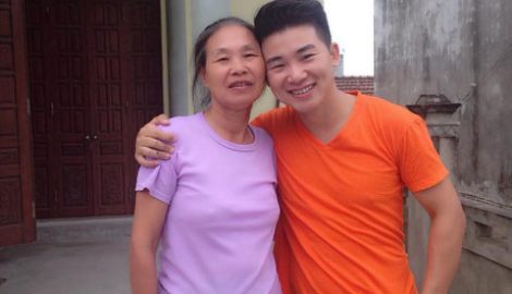 Ca sĩ Việt Tú: Mong mẹ đừng nuôi lợn nữa, lợn bây giờ ế lắm!