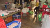 Dùng oxy già để tẩy trắng lòng heo