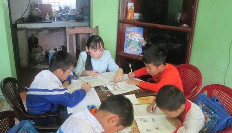 Cảm động tấm lòng cô giáo xương thủy tinh, ‘không phấn, không bục giảng.