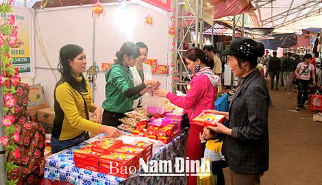 Khai mạc Hội chợ công nghiệp – thương mại khu vực đồng bằng sông Hồng – Nam Định năm 2016