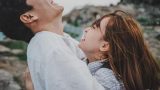 Là anh hèn nhát hay vì tình yêu của em chưa đủ lớn để kéo anh lại bên em? Là anh hèn nhát hay vì tình yêu của em chưa đủ lớn để kéo anh lại bên em?