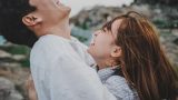 Là anh hèn nhát hay vì tình yêu của em chưa đủ lớn để kéo anh lại bên em?