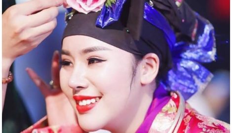 Dung nhan “Vạn Người Mê”  của cô đồng sinh năm 1994 Quê Tại Nam Định