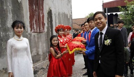 Sự thật về cô bé đỡ tráp ăn hỏi ở Nam Định