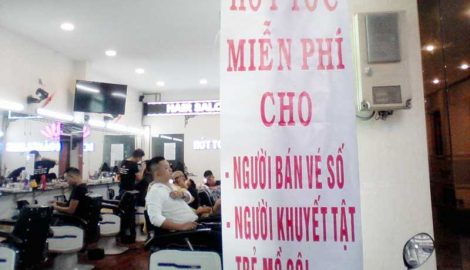 Chủ tiệm salon hớt tóc miễn phí cho người nghèo