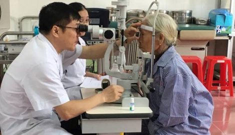 Thay thủy tinh thể miễn phí cho người cao tuổi ở Nam Định