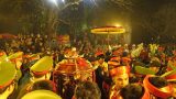 Để tránh nạn ‘cướp lộc’, đền Trần sẽ thu dọn đồ cúng ngay sau lễ