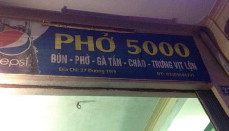 Ấm lòng bát phở đêm giá 5 nghìn giữa thời bão giá ở thành phố dệt