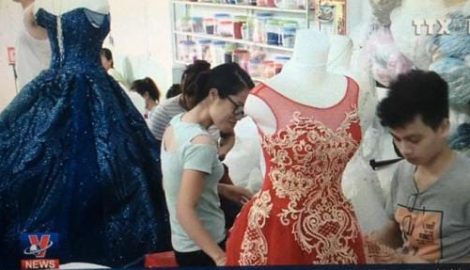 Người dân vùng ven biển Nam Định làm giàu từ nghề may áo cưới