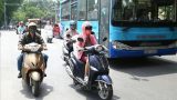 Dân Hà Nội đổ ra đường như chưa hề có cuộc cách ly