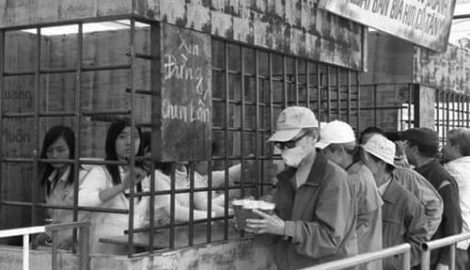 Sức sống 40 năm của chiếc cốc vại bia thời bao cấp