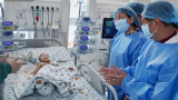 Trưởng ê-kíp Tiết niệu sinh dục kể lại phút bối rối khi phẫu thuật tách Trúc Nhi – Diệu Nhi, bật mí về khả năng sinh nở của 2 con trong tương lai