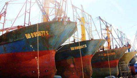 Vụ tàu vỏ thép hư hỏng, gỉ sét: Khởi kiện ra tòa nếu không đền bù