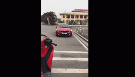 Nam Định: mang dàn 20 xe SH “khủng”, chàng trai chiếm được trái tim cô gái sau chục năm theo đuổi