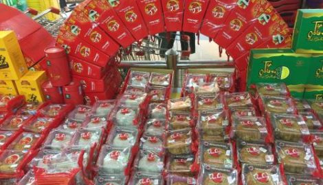 Bánh Trung thu truyền thống hút khách