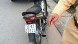 5 CSGT rượt bắt thanh niên phóng xe bạt mạng trên đường