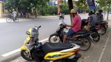 Phụ huynh Nam Định ‘xếp hàng’ đón con