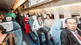 Cặp đôi tổ chức tiệc cưới tiền tỉ, rước dâu bằng máy bay