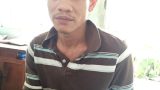 Thanh niên quỳ lạy ngoài trời cả đêm rồi đốt nhà