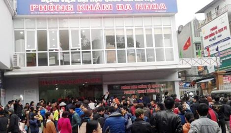 Vụ “vỡ trận” tiêm vắc xin: Bệnh viện gửi lời xin lỗi phụ huynh